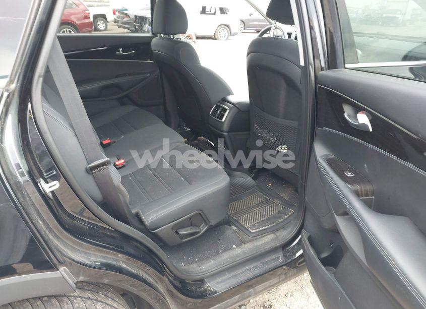 Photo 8 of 2019 Kia Sorento 2.4L LX (VIN 5XYPGDA37KG574957)