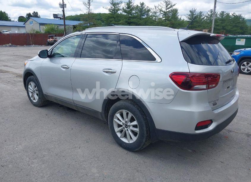 Photo 3 of 2020 Kia Sorento 2.4L LX (VIN 5XYPGDA37LG661694)