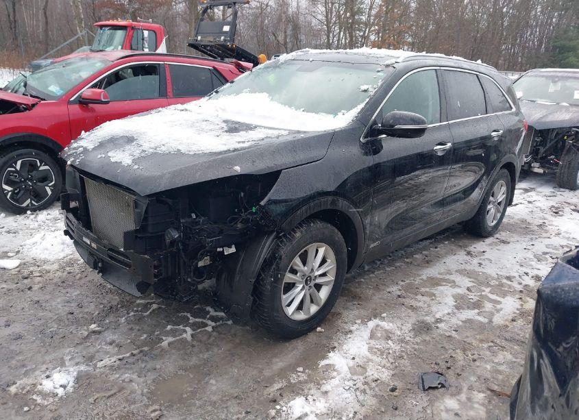 Photo 2 of 2020 Kia Sorento 2.4L LX (VIN 5XYPGDA37LG678480)