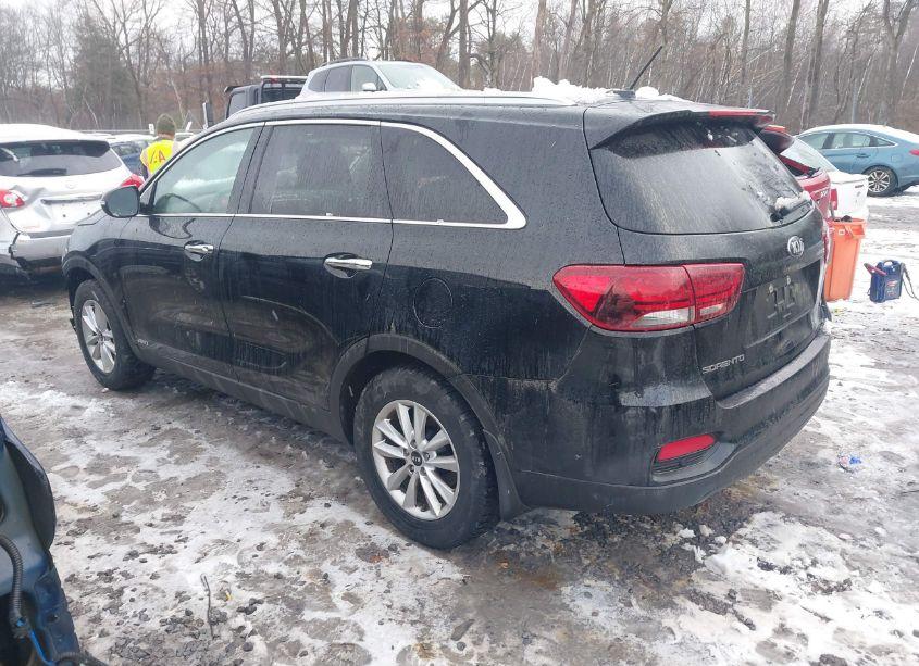 Photo 3 of 2020 Kia Sorento 2.4L LX (VIN 5XYPGDA37LG678480)