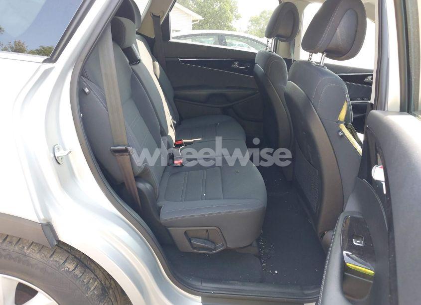 Photo 8 of 2016 Kia Sorento 2.4L LX (VIN 5XYPGDA38GG041748)
