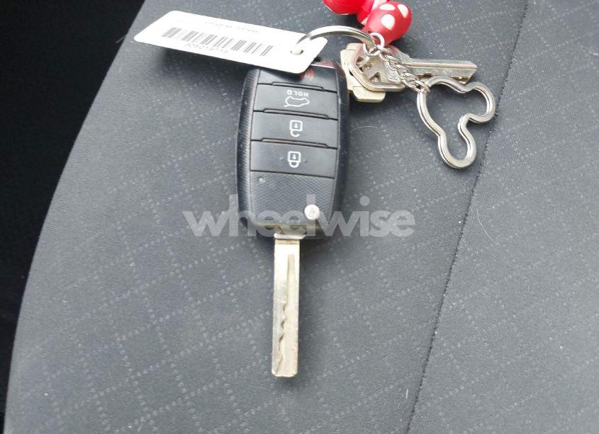 Photo 11 of 2016 Kia Sorento 2.4L LX (VIN 5XYPGDA38GG065497)