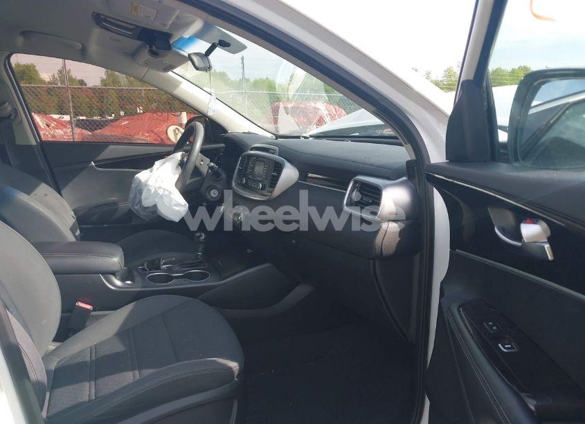 Photo 5 of 2016 Kia Sorento 2.4L LX (VIN 5XYPGDA38GG065497)