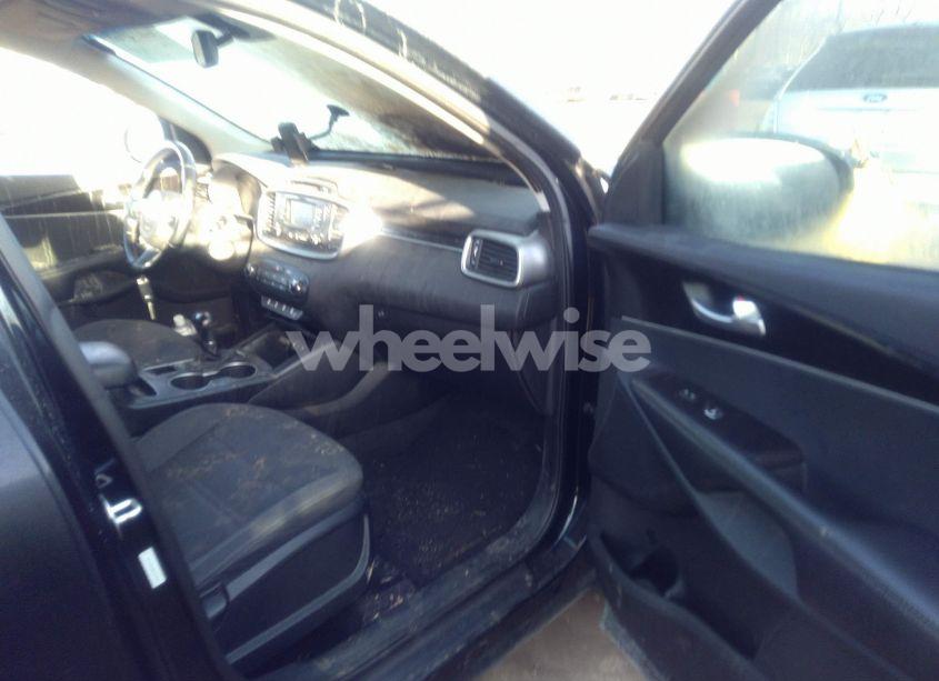 Photo 5 of 2016 Kia Sorento 2.4L LX (VIN 5XYPGDA38GG076211)