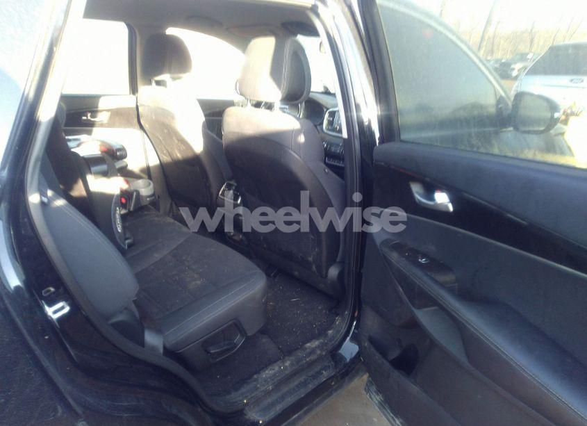 Photo 8 of 2016 Kia Sorento 2.4L LX (VIN 5XYPGDA38GG076211)