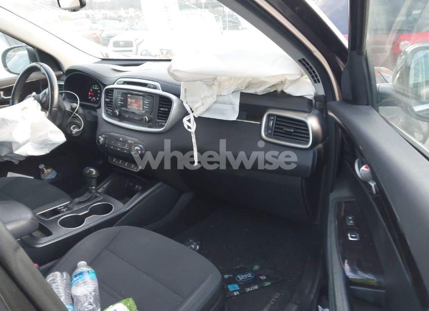 Photo 5 of 2016 Kia Sorento 2.4L LX (VIN 5XYPGDA38GG111877)