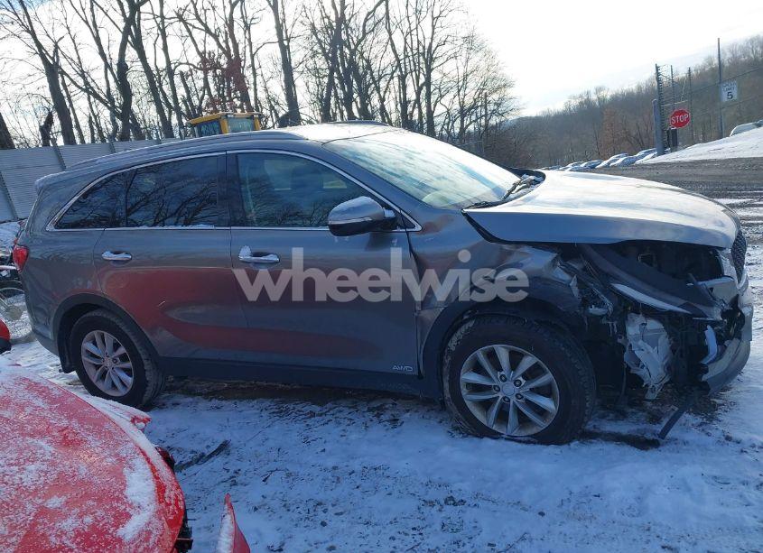 Photo 13 of 2016 Kia Sorento 2.4L LX (VIN 5XYPGDA38GG138819)