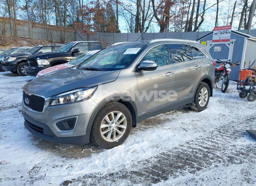Photo 2 of 2016 Kia Sorento 2.4L LX (VIN 5XYPGDA38GG138819)