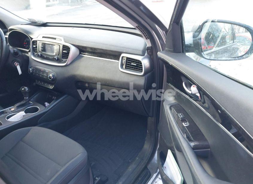 Photo 5 of 2016 Kia Sorento 2.4L LX (VIN 5XYPGDA38GG138819)