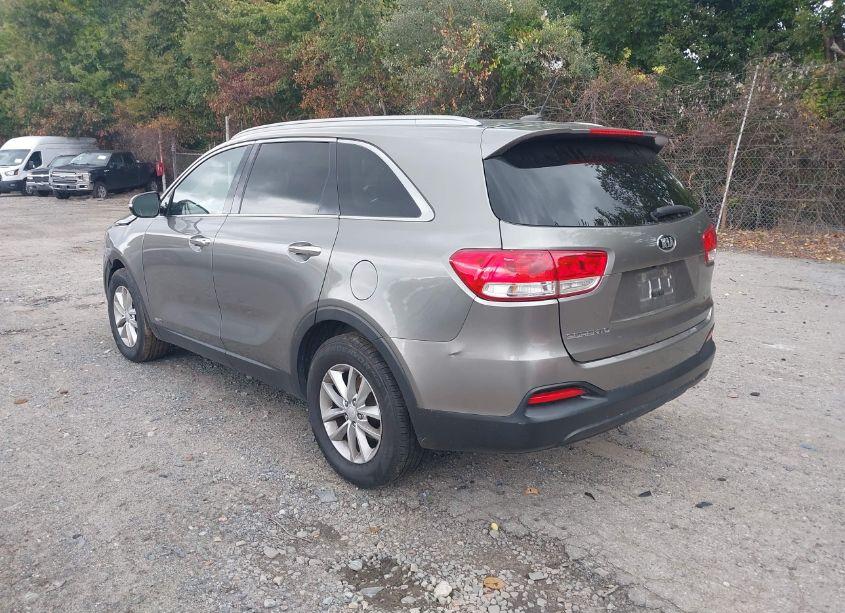 Photo 3 of 2016 Kia Sorento 2.4L LX (VIN 5XYPGDA38GG148203)