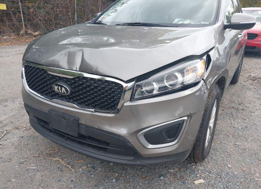 Photo 6 of 2016 Kia Sorento 2.4L LX (VIN 5XYPGDA38GG148203)