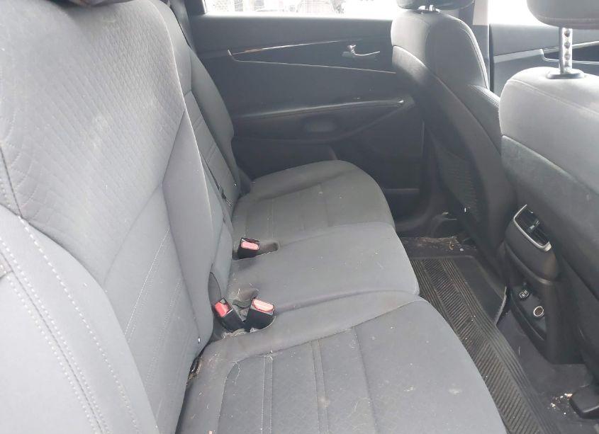 Photo 8 of 2016 Kia Sorento 2.4L LX (VIN 5XYPGDA38GG148203)