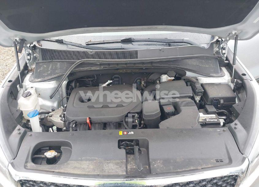 Photo 10 of 2017 Kia Sorento 2.4L LX (VIN 5XYPGDA38HG231535)