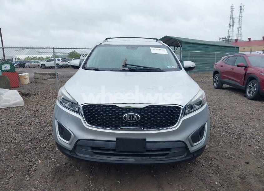 Photo 12 of 2017 Kia Sorento 2.4L LX (VIN 5XYPGDA38HG231535)