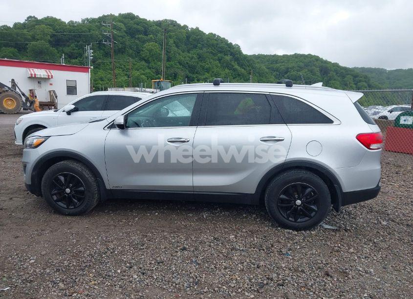 Photo 14 of 2017 Kia Sorento 2.4L LX (VIN 5XYPGDA38HG231535)