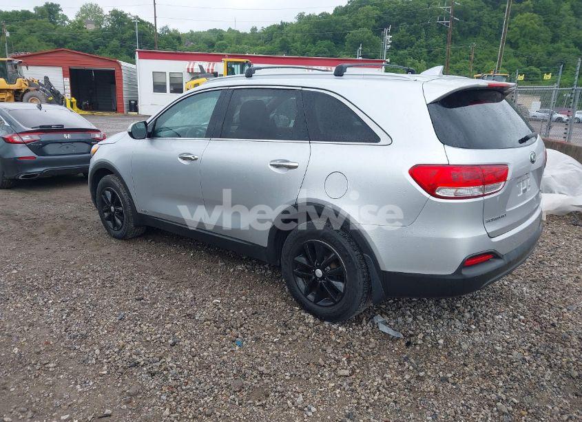 Photo 3 of 2017 Kia Sorento 2.4L LX (VIN 5XYPGDA38HG231535)