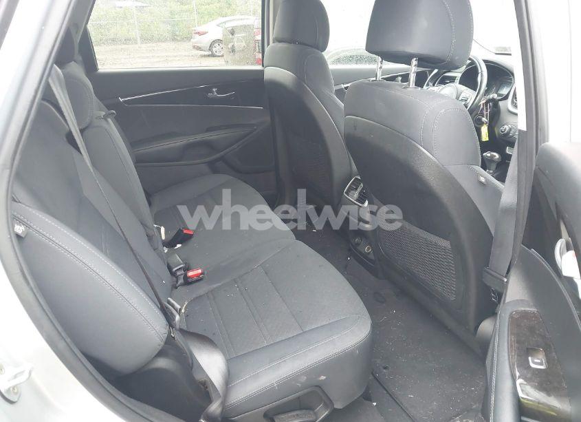 Photo 8 of 2017 Kia Sorento 2.4L LX (VIN 5XYPGDA38HG231535)