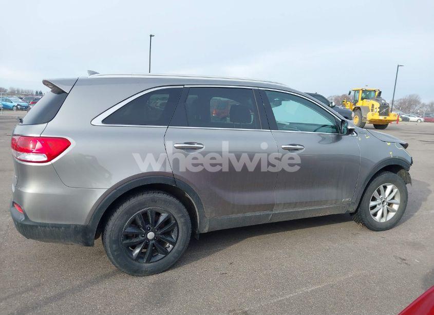 Photo 13 of 2017 Kia Sorento 2.4L LX (VIN 5XYPGDA38HG255947)