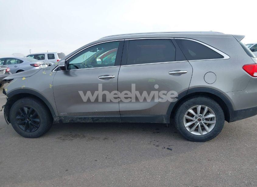 Photo 14 of 2017 Kia Sorento 2.4L LX (VIN 5XYPGDA38HG255947)
