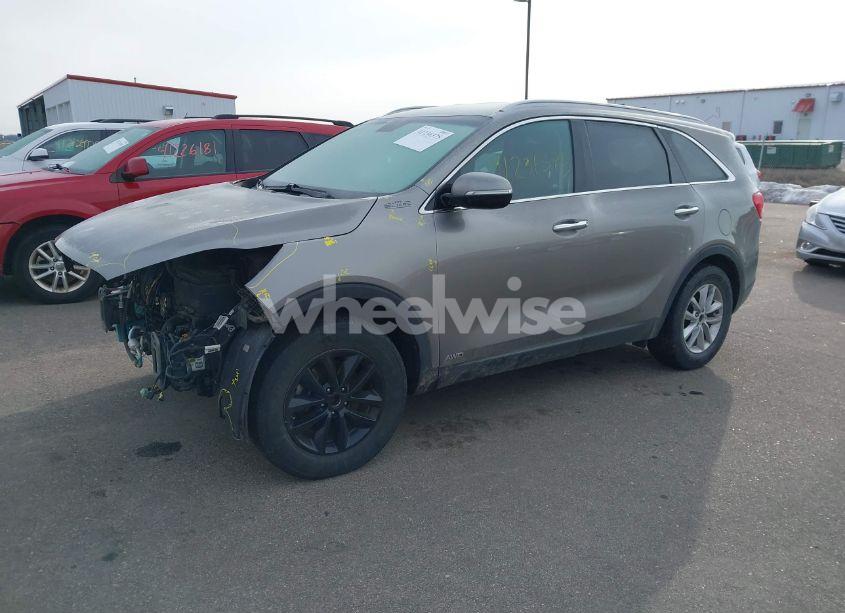 Photo 2 of 2017 Kia Sorento 2.4L LX (VIN 5XYPGDA38HG255947)