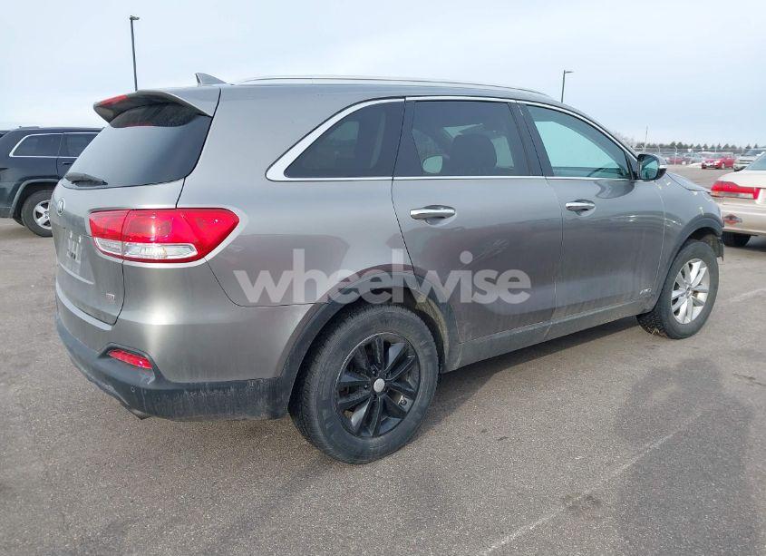 Photo 4 of 2017 Kia Sorento 2.4L LX (VIN 5XYPGDA38HG255947)