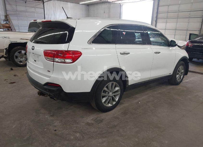 Photo 4 of 2017 Kia Sorento 2.4L LX (VIN 5XYPGDA38HG281058)