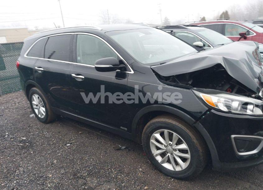 Photo 14 of 2017 Kia Sorento 2.4L LX (VIN 5XYPGDA38HG284140)