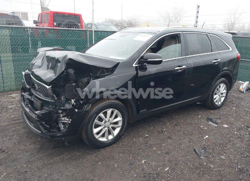 Photo 2 of 2017 Kia Sorento 2.4L LX (VIN 5XYPGDA38HG284140)