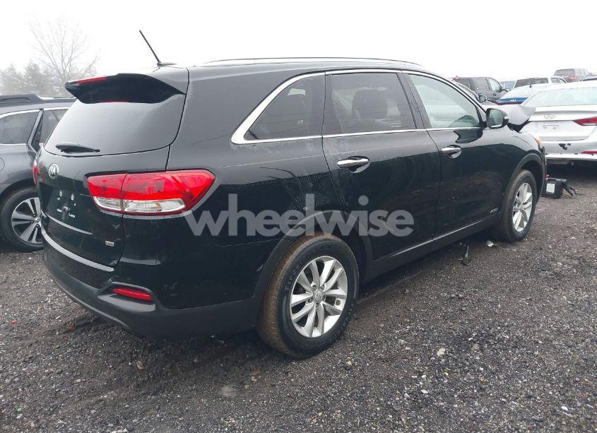 Photo 4 of 2017 Kia Sorento 2.4L LX (VIN 5XYPGDA38HG284140)