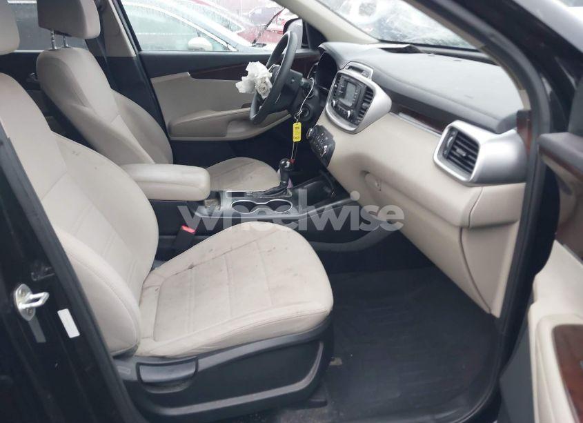 Photo 5 of 2017 Kia Sorento 2.4L LX (VIN 5XYPGDA38HG284140)
