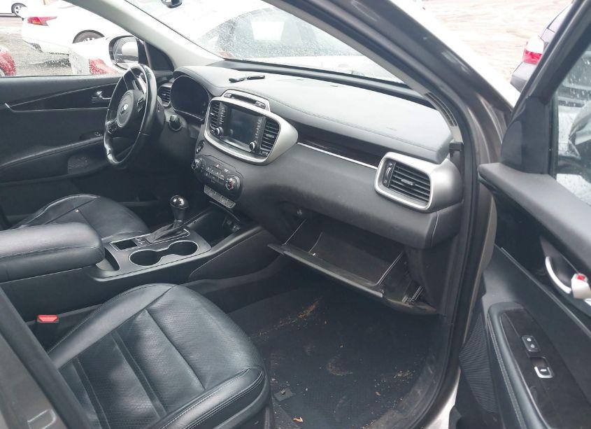 Photo 5 of 2017 Kia Sorento 2.4L LX (VIN 5XYPGDA38HG286308)