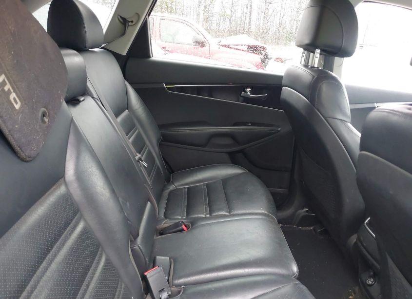 Photo 8 of 2017 Kia Sorento 2.4L LX (VIN 5XYPGDA38HG286308)