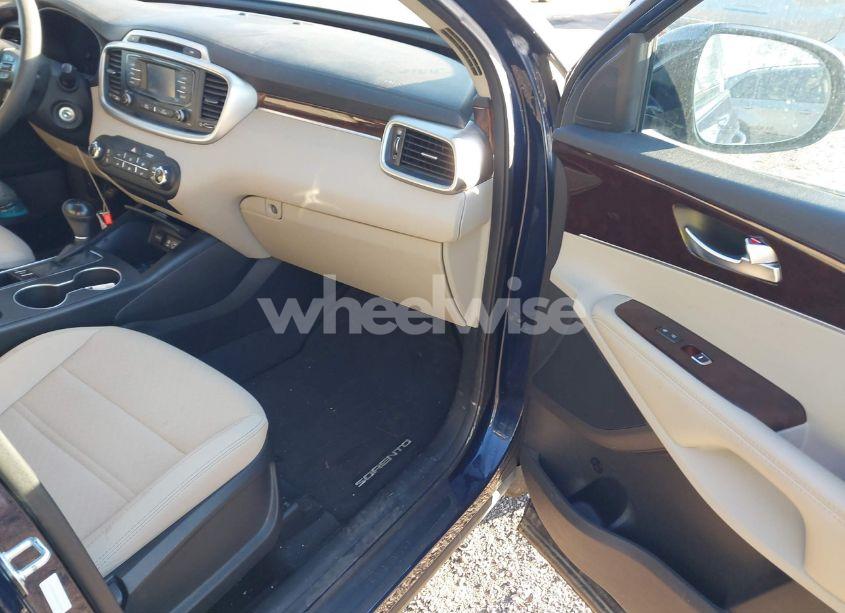 Photo 5 of 2017 Kia Sorento 2.4L LX (VIN 5XYPGDA38HG335992)