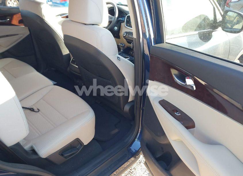 Photo 8 of 2017 Kia Sorento 2.4L LX (VIN 5XYPGDA38HG335992)