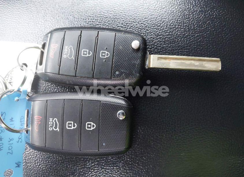 Photo 11 of 2018 Kia Sorento 2.4L LX (VIN 5XYPGDA38JG408980)