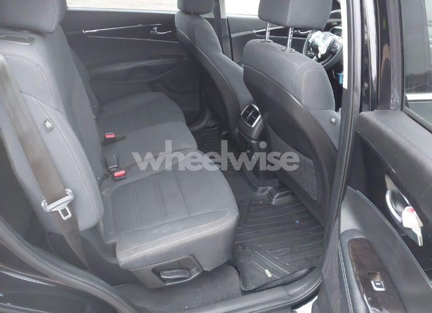 Photo 8 of 2018 Kia Sorento 2.4L LX (VIN 5XYPGDA38JG408980)