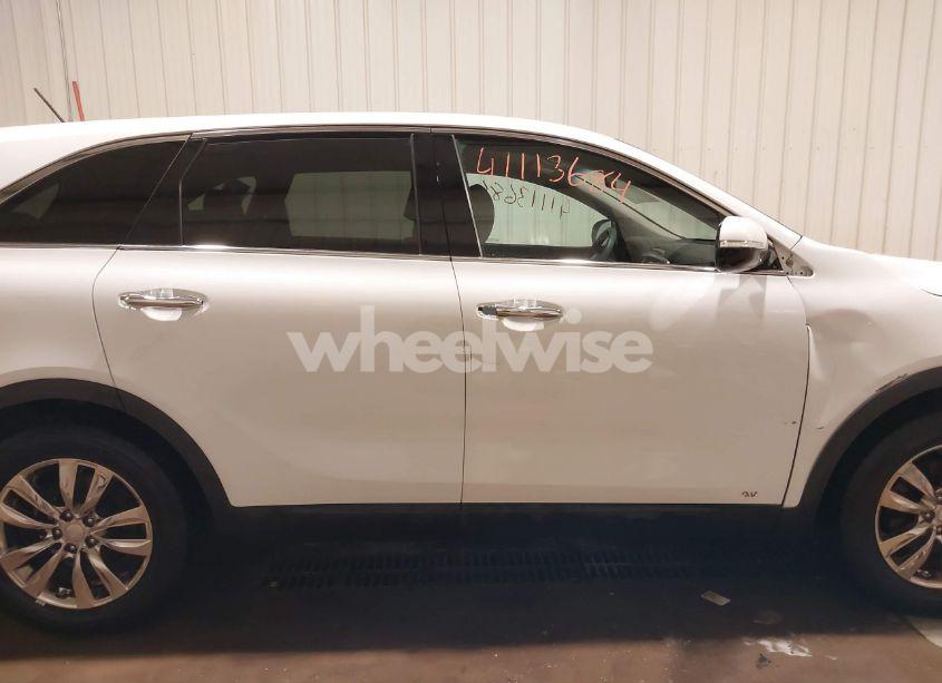 Photo 14 of 2019 Kia Sorento 2.4L LX (VIN 5XYPGDA38KG453404)