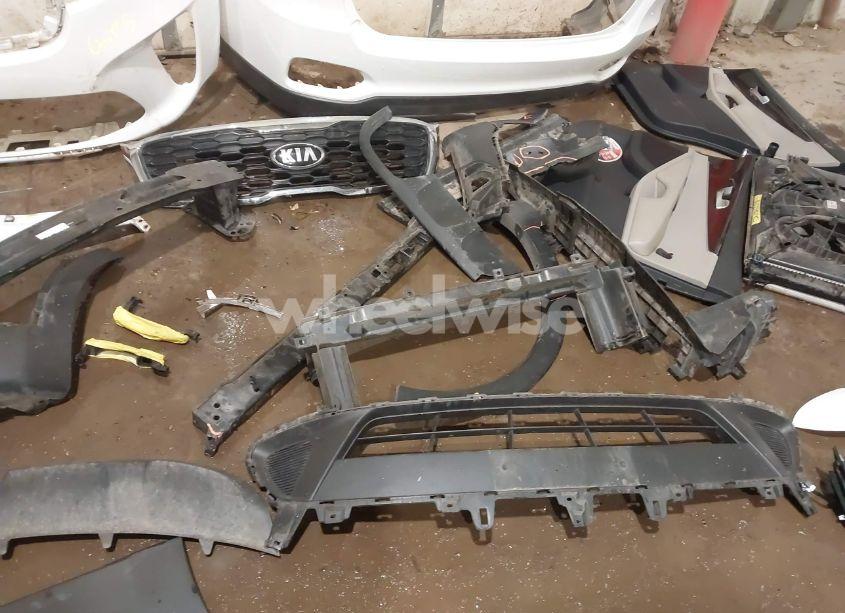 Photo 19 of 2019 Kia Sorento 2.4L LX (VIN 5XYPGDA38KG453404)