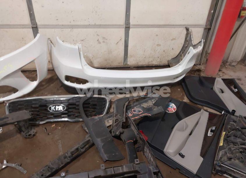 Photo 20 of 2019 Kia Sorento 2.4L LX (VIN 5XYPGDA38KG453404)