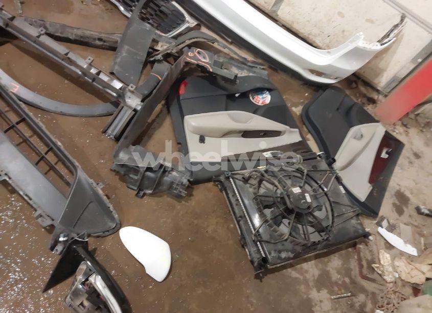 Photo 21 of 2019 Kia Sorento 2.4L LX (VIN 5XYPGDA38KG453404)