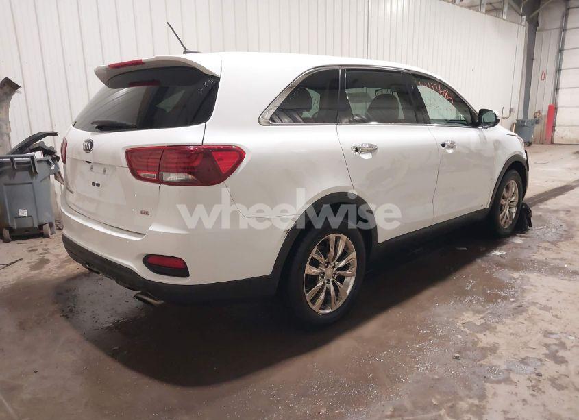 Photo 4 of 2019 Kia Sorento 2.4L LX (VIN 5XYPGDA38KG453404)