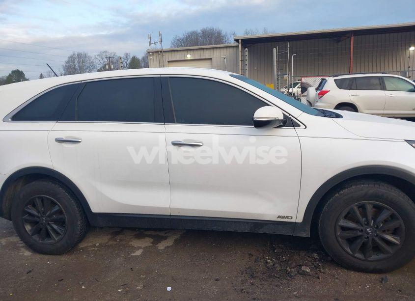 Photo 13 of 2019 Kia Sorento 2.4L LX (VIN 5XYPGDA38KG473362)