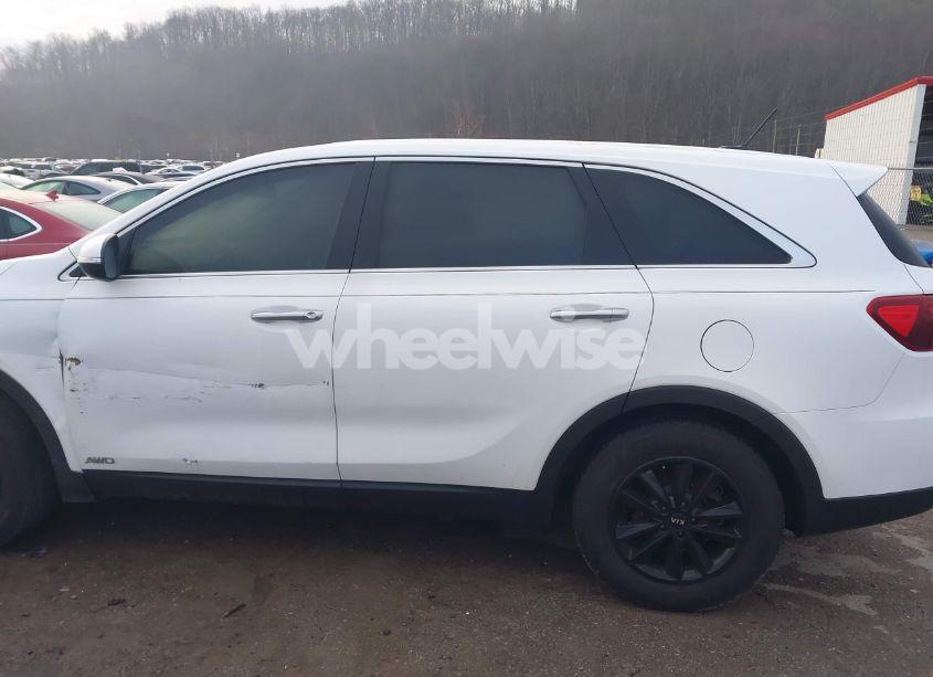 Photo 14 of 2019 Kia Sorento 2.4L LX (VIN 5XYPGDA38KG473362)