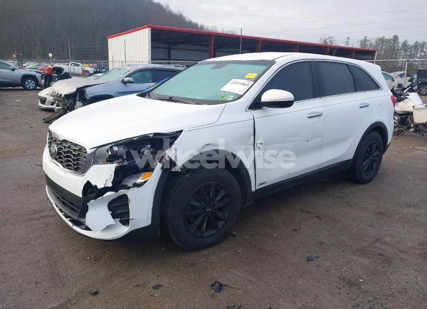 Photo 2 of 2019 Kia Sorento 2.4L LX (VIN 5XYPGDA38KG473362)