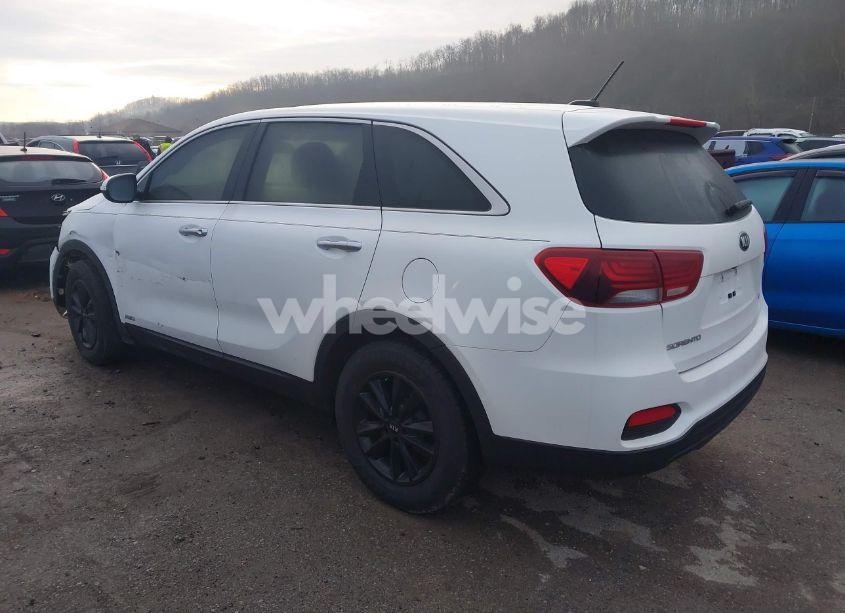 Photo 3 of 2019 Kia Sorento 2.4L LX (VIN 5XYPGDA38KG473362)