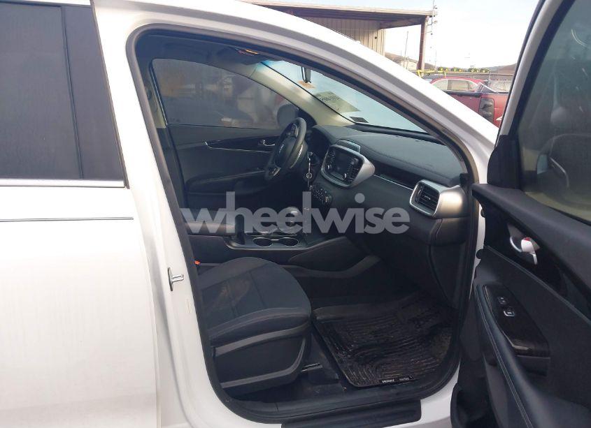 Photo 5 of 2019 Kia Sorento 2.4L LX (VIN 5XYPGDA38KG473362)