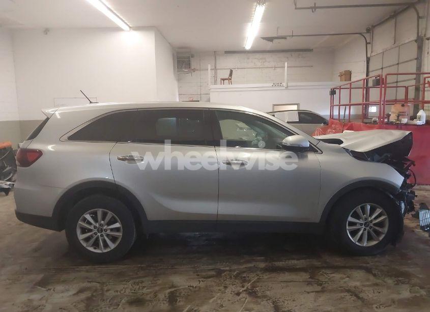 Photo 14 of 2019 Kia Sorento 2.4L LX (VIN 5XYPGDA38KG552658)
