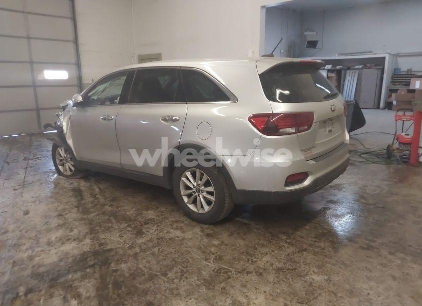 Photo 3 of 2019 Kia Sorento 2.4L LX (VIN 5XYPGDA38KG552658)