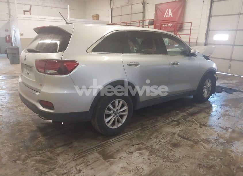 Photo 4 of 2019 Kia Sorento 2.4L LX (VIN 5XYPGDA38KG552658)