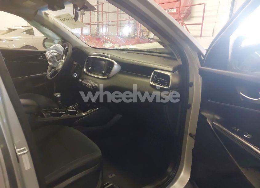 Photo 5 of 2019 Kia Sorento 2.4L LX (VIN 5XYPGDA38KG552658)